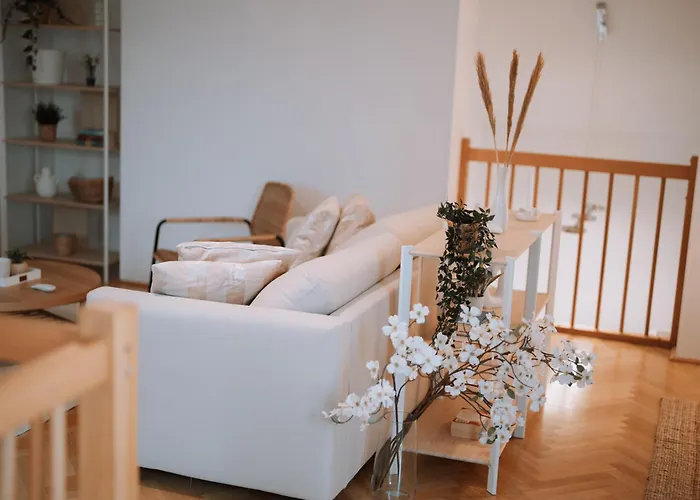 Apartment 90qm, 3 Bedrooms, Near Schoenbrunn, Balcony - Axara Housing