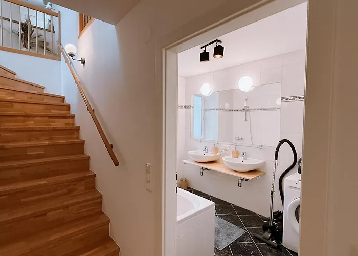 Apartment 90qm, 3 Bedrooms, Near Schoenbrunn, Balcony - Axara Housing