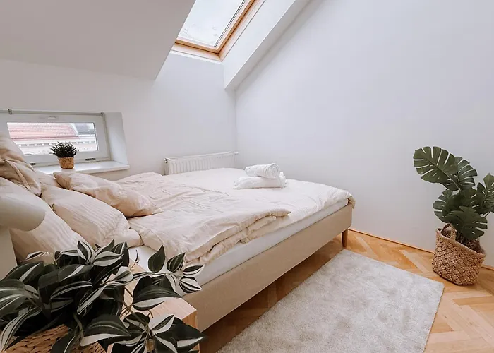 Apartment 90qm, 3 Bedrooms, Near Schoenbrunn, Balcony - Axara Housing *